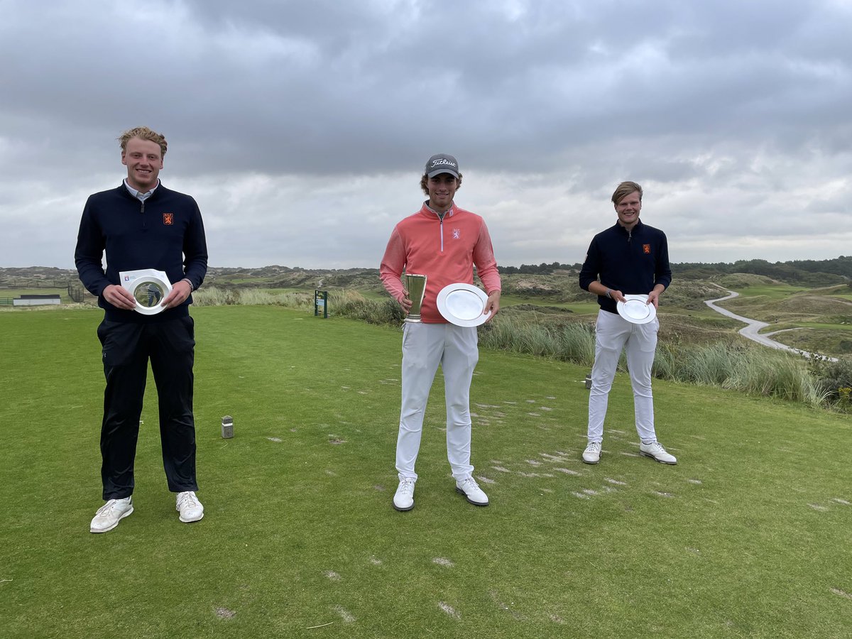 Golfnl's tweet photo. Op een zeer winderige Noordwijkse is Benjamin Reuter Nederlands kampioen Strokeplay heren geworden. Het toernooi was teruggebracht tot 54 holes vanwege slecht weer. Bob van der Voort wordt tweede, Nevill Ruiter derde. #ngf #nkstrokeplay
Uitslagen: https://t.co/UF7PETA1hO https://t.co/wpYdK5t7nM