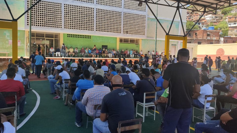 VamosconAlexisT's tweet photo. #8Ago Amplia participación en todos los centros electorales de las #EpaPSUV2021 en el Estado #LaGuaira, municipio #Vargas 

📢 ¡Vamos Junt@s! 

⬇️
#AlexisToledo https://t.co/nm5D3UpHuw