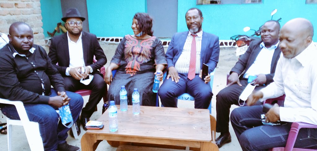 FAKA_FOUNDATION's tweet photo. #PAGE_NOIRE_FAKA
#DEUIL_NOTABLE_VICTOR_LUMALIZA
l'hon #ALOU avec la coordination provinciale de sa chère fondation @GMukulangando @mbano_stephane et le président #AMBACO ont rendu le dernier hommage au feu #PAPA_LUMALIZA @BoyomaSimama @FCC_RDC @Kis24Info https://t.co/rXLirMocQh