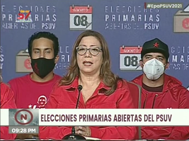 #AHORA Tania Díaz informa que en numerosos centros de votación hay personas en cola esperando para votar, por lo que pide que se respete el deseo de cada votante de emitir su opinión, y que las mesas permanezcan abiertas mientras haya personas en cola.