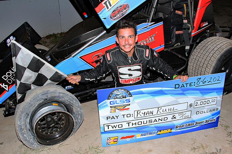 Ruhl Takes the Checkered on 3 Tires at Tri-City GreatLakesSuperSprints.com/news/?i=95519 @ruhlracing