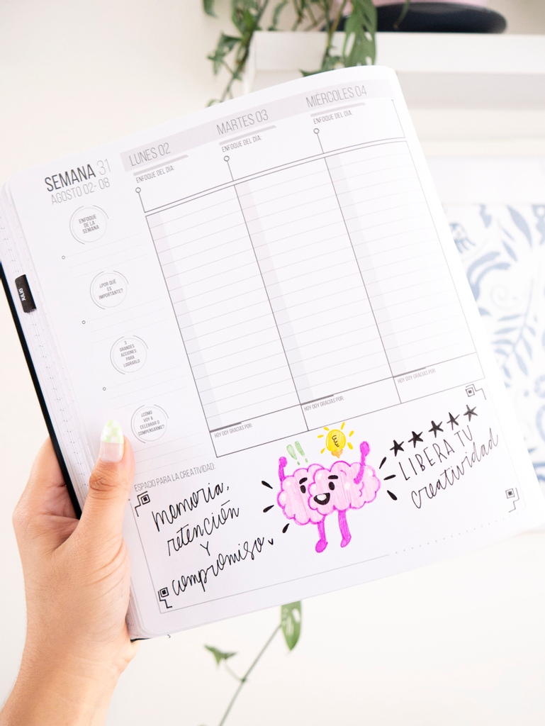 TheFullPlanner's tweet photo. ¿Por qué escribir en papel funciona? Se ha demostrado que escribir en lápiz y papel tiene poderes cognitivos: 
🧠 mantiene tu cerebro en forma y te hace rápidx al aprender
✨aumenta la creatividad
♥️ se crea mayor compromiso con lo que escribes que con lo que digitas
#fullplanner https://t.co/LJPRxMFmll