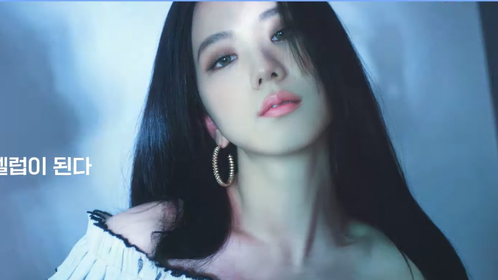 jisoogaIIery's tweet photo. nobody is doing it like kim jisoo https://t.co/cX1C1IZjSB