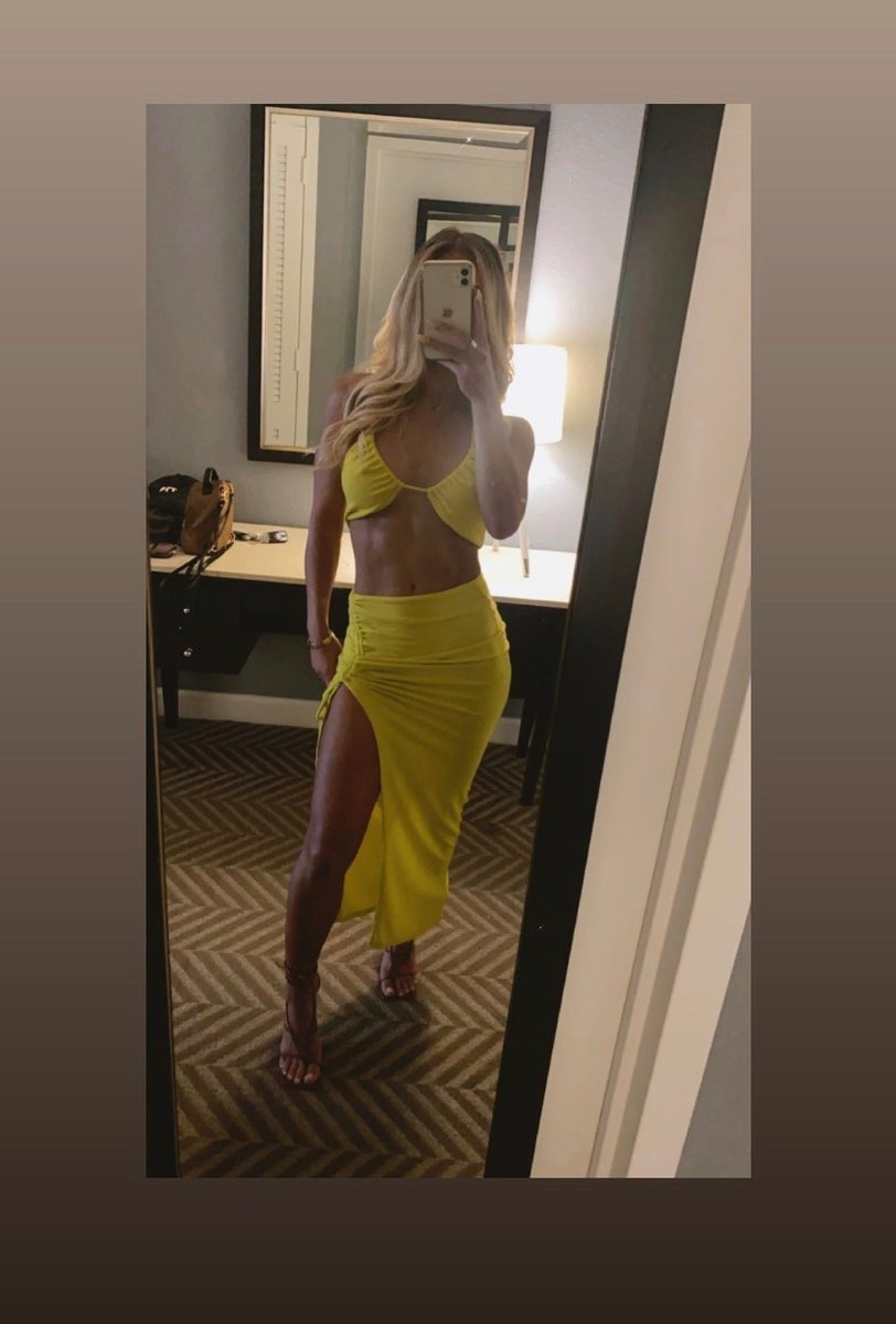 RoyalPomposity's tweet photo. Yellow is definitely (one of) my (many) colour(s). 💛 https://t.co/JkZ620xZGI