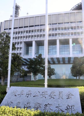 livedoornews's tweet photo. 【足に擦り傷】口論相手をボンネットに乗せたまま1.2キロ走行、93歳男逮捕 岐阜
https://t.co/e7kvwBEAtv

富加町の国道418号で軽乗用車を運転し、交差点で関市のパート男性と口論になり、男性が立ちふさがると急発進させて、男性をボンネットに乗せたまま走行した疑い。 https://t.co/UwwCJoMjQe