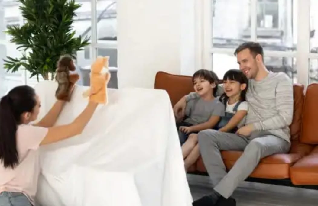 Este #DíaDelNiño el mejor regalo está en tu hogar. Regala amor, tiempo, atención, afecto, felicidad #EmblemáticosUnidos📚 #EducaciónDeCalidad ❤️👨‍👩‍👧👨‍👩‍👦👨‍👩‍👧‍👦🇨🇱