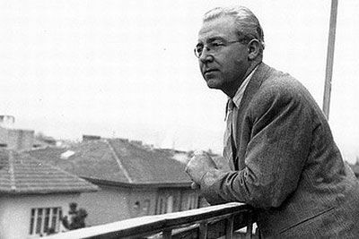 'Hayatta en güvendiğim insana karşı duyduğum bu kırgınlık, adeta bütün insanlara dağılmıştı.' - Sabahattin Ali