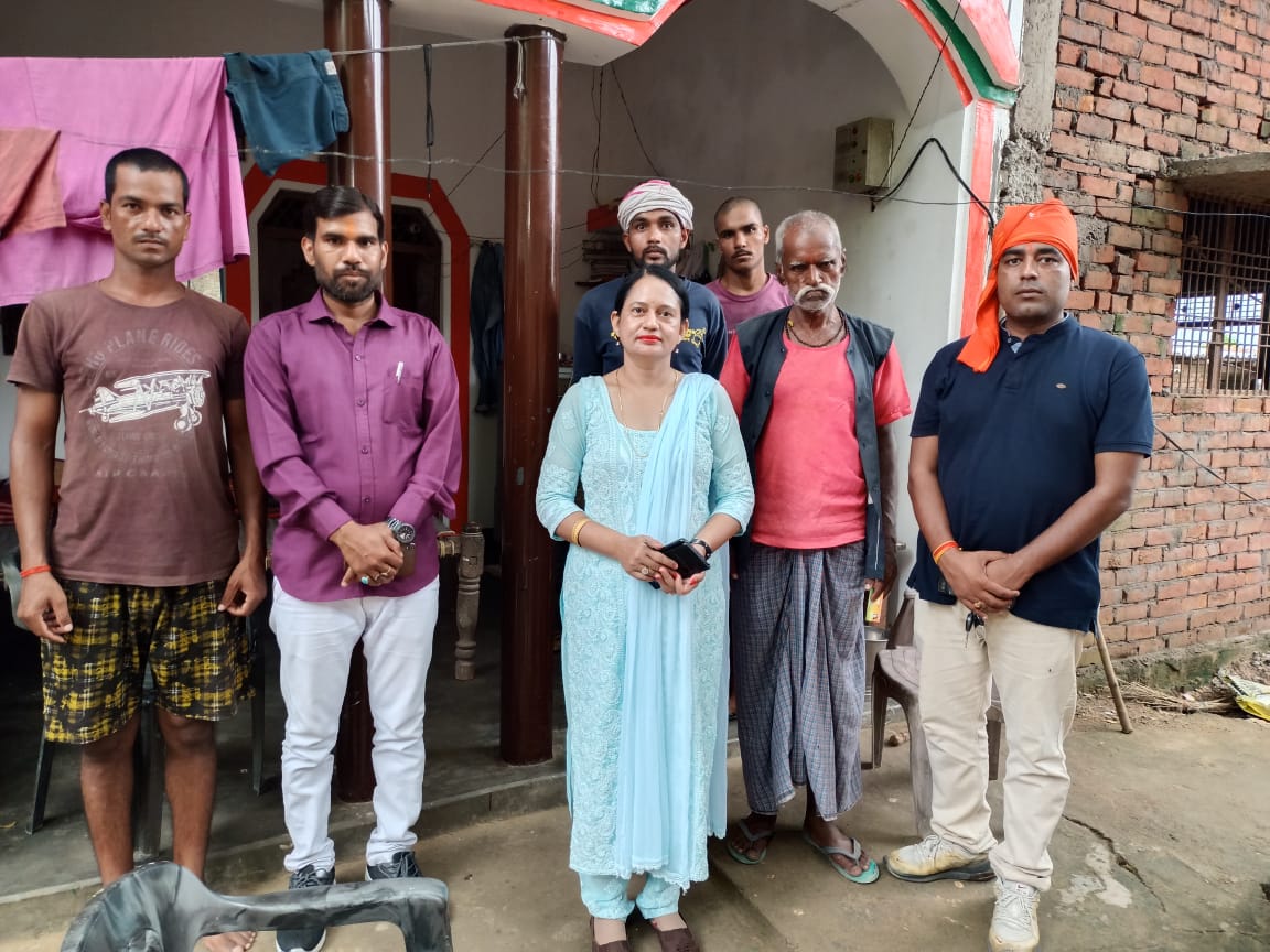 Ritasinghpaswan's tweet photo. #मेरी_विधानसभा
#मेरा_परिवार

आज अपनी 264 बारा विधानसभा यमुनापार प्रयागराज के गांवों में लोगों से आमने सामने मुलाकात कर उनका हाल-चाल ली एवं उनकी समस्याओं के बारे में जानी।

@swatantrabjp @sunilbansalbjp @myogiadityanath @BJP4UP 
#BJP https://t.co/llETbt60YS
