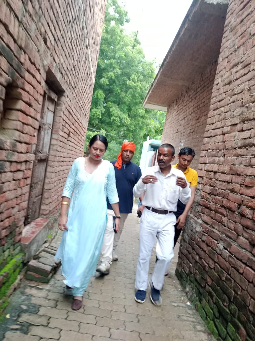 Ritasinghpaswan's tweet photo. #मेरी_विधानसभा
#मेरा_परिवार

आज अपनी 264 बारा विधानसभा यमुनापार प्रयागराज के गांवों में लोगों से आमने सामने मुलाकात कर उनका हाल-चाल ली एवं उनकी समस्याओं के बारे में जानी।

@swatantrabjp @sunilbansalbjp @myogiadityanath @BJP4UP 
#BJP https://t.co/llETbt60YS