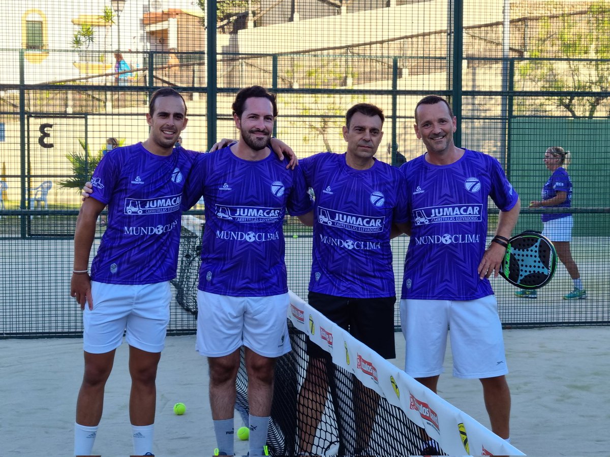 Un año más JUMACAR apuesta por su compromiso con el deporte.
120 participantes en el campeonato 2021 de pádel de Hoyo 7 de Islantilla (Huelva) en las diferentes categorías.
Agradecimiento a participantes y organizadores.