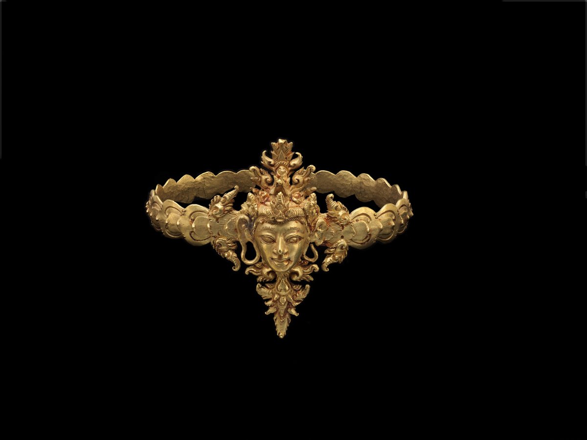 Medivesper's tweet photo. Gold items from Java: arm band with mask, fish ring, and foliated cup, 8th-10th century, Indonesia

https://t.co/FkT457QaYX
https://t.co/qp94wiLDXX
https://t.co/90fOu0bF6S https://t.co/QWFGMPSfOC
