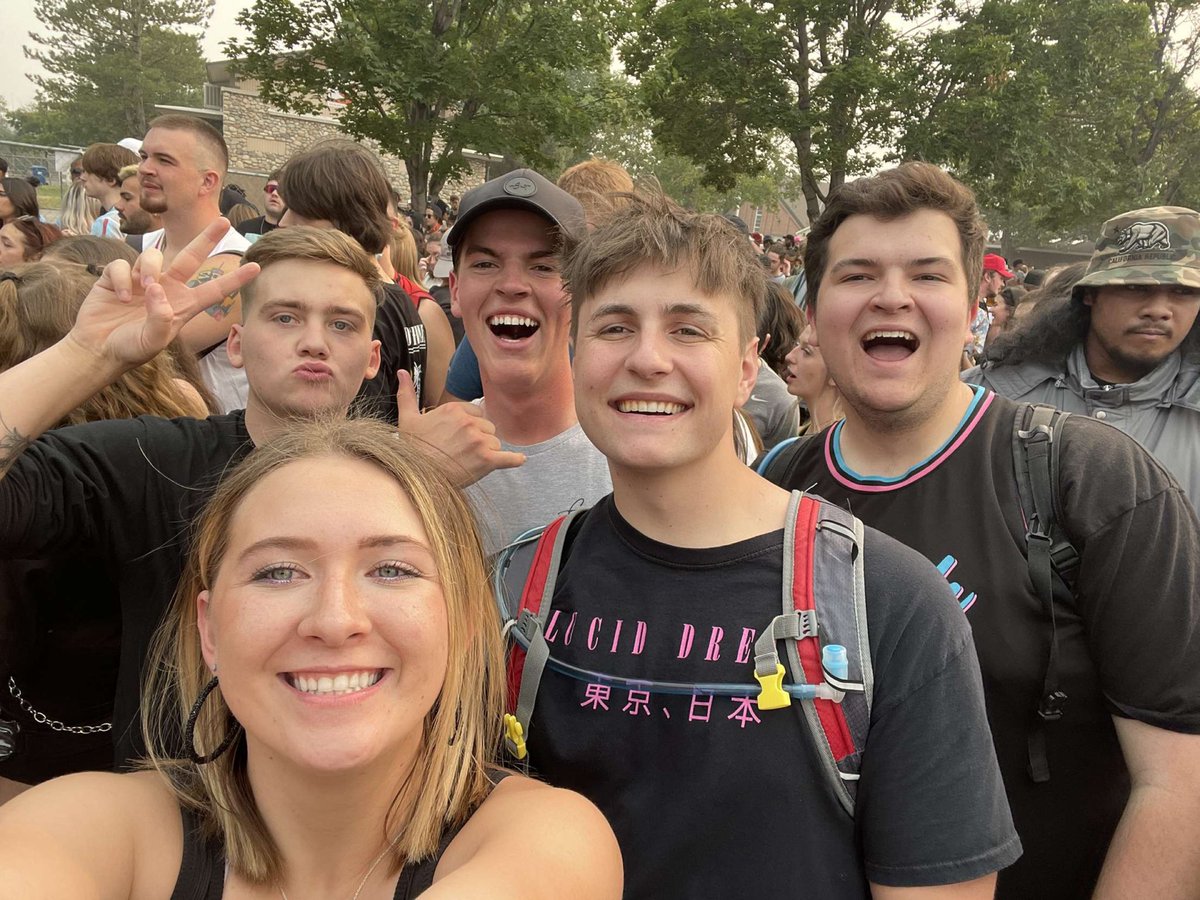 kmanrl's tweet photo. great weekend w great friends 😋 https://t.co/DGvFqDB4f3