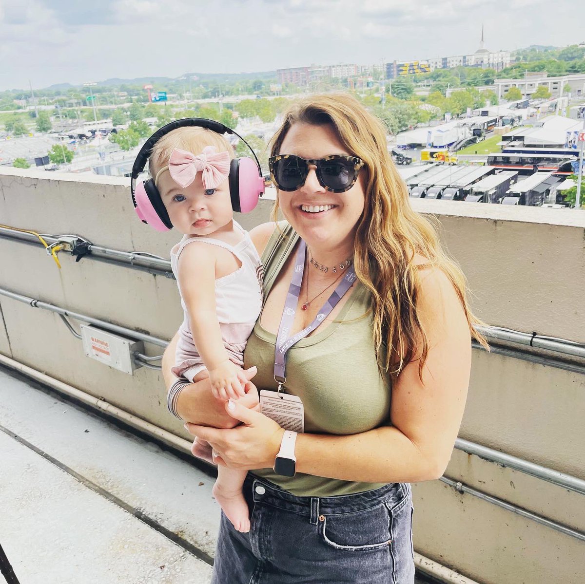 emilydavitto's tweet photo. Emmy’s first @IndyCar race @MusicCityGP.  What a fun track!  Nice work @NZRConsulting! 🙌🏼👏🏼 https://t.co/7rmLjLijxx