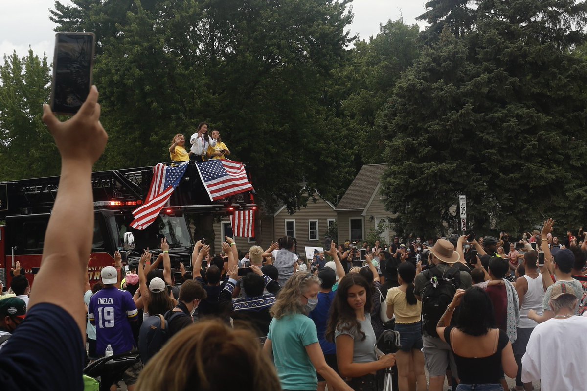 nicolehneri's tweet photo. People are celebrating as Suni Lee waves from on top of a fire truck float https://t.co/3OWo7zqUnO