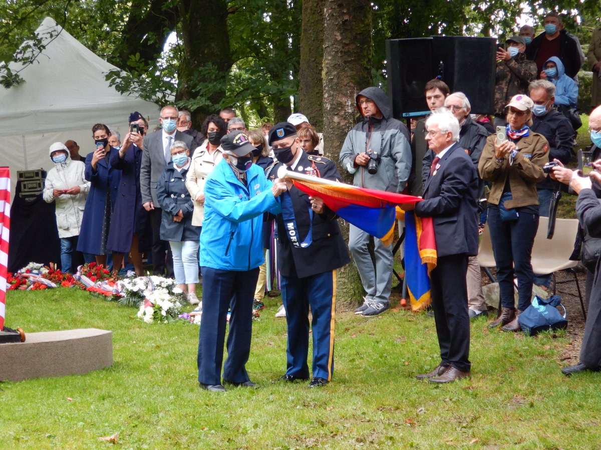 RossWCable's tweet photo. Honoured to be perhaps the only Commonwealth representative at the #USArmy #30thABCT ceremony at Mortain, #normandie. The Presidential Citation was finally affixed to the Divisional colours after 77 years - by a 96 year old veteran of the fight for Hill 314 @WW2TV @AARCAusArmy https://t.co/KmU3NES9xM