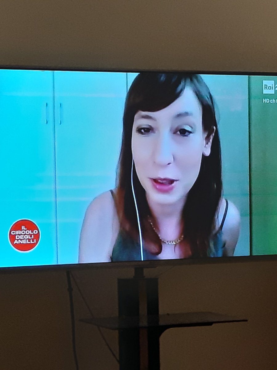 Cathlin_B_'s tweet photo. #lauraimaimessina sempre piacevole da ascoltare (e leggere i suoi libri e post su fb ormai da anni).
#CircoloDegliAnelli https://t.co/qxikMM4zko