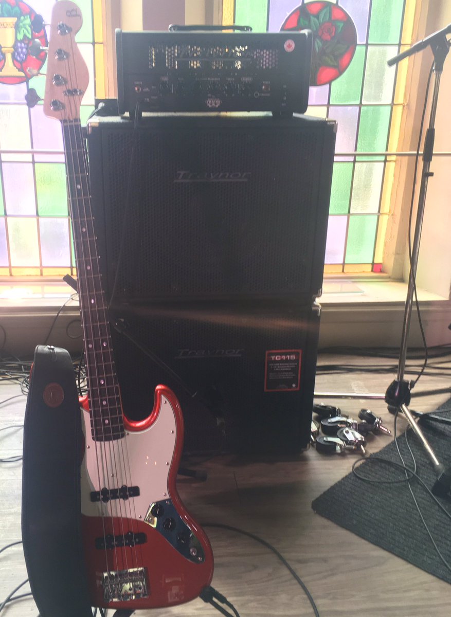 Toraburudayo's tweet photo. #blacksmoker #betaj4 #madeinjapan #electricbass #traynor #traynoramps #yba100 #tc115 https://t.co/hx8GYRIPdc