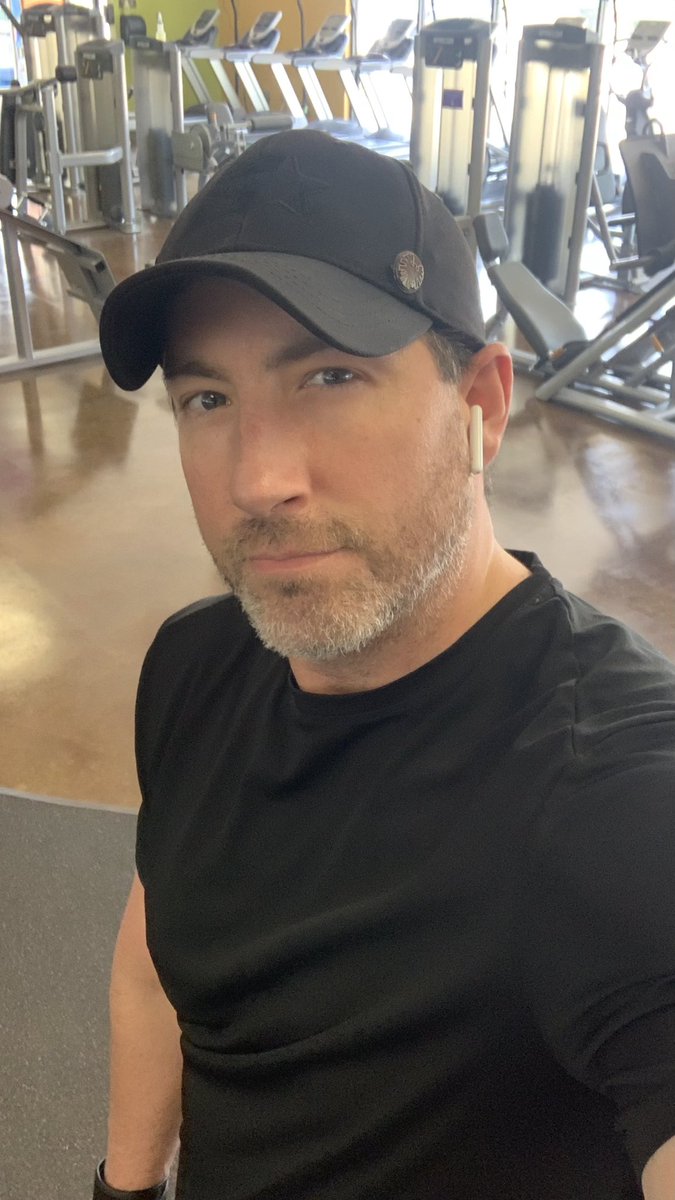 OutLookBetter's tweet image. Another Sunday alone in the gym.