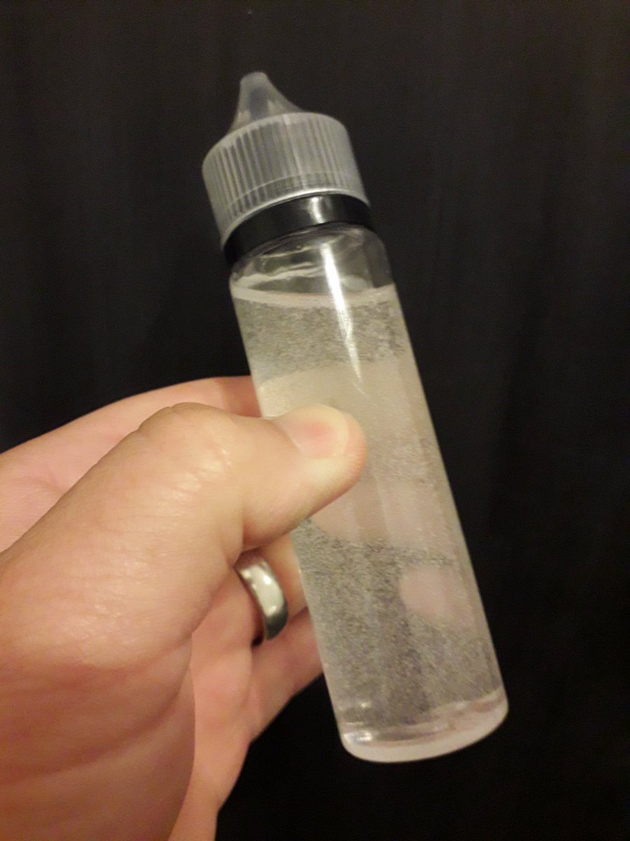 Vaping40watts's tweet photo. Decided to make a 50ml banana custard #eliquid with a buttery biscuit end note. Just slightly.. gonna leave it a week to steep and start in the chocolate fudge cream I made last week ince I have my ethyl maltol to sweeten them up.. still a week and a bit on the #tmbnotes mixes https://t.co/RnMPQrrG1g