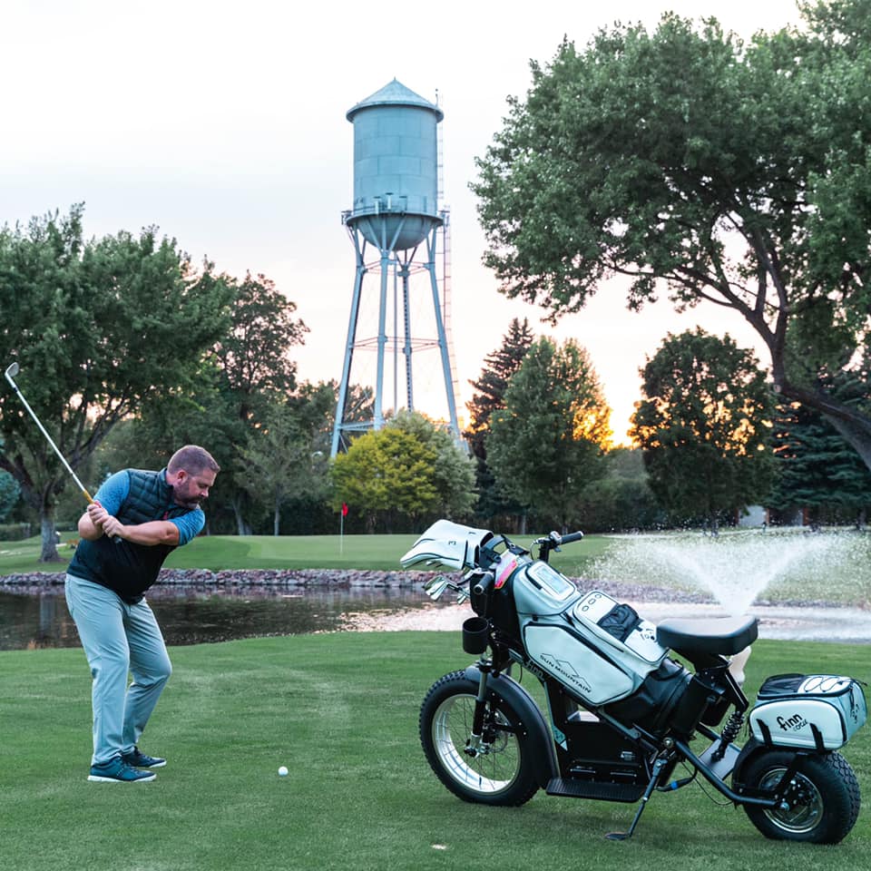 Check out the asymmetrical tire sizes 👀 This design makes Finn Cycles friendly on the turf. 

#TurfFriendly #Golf #FinnCycles