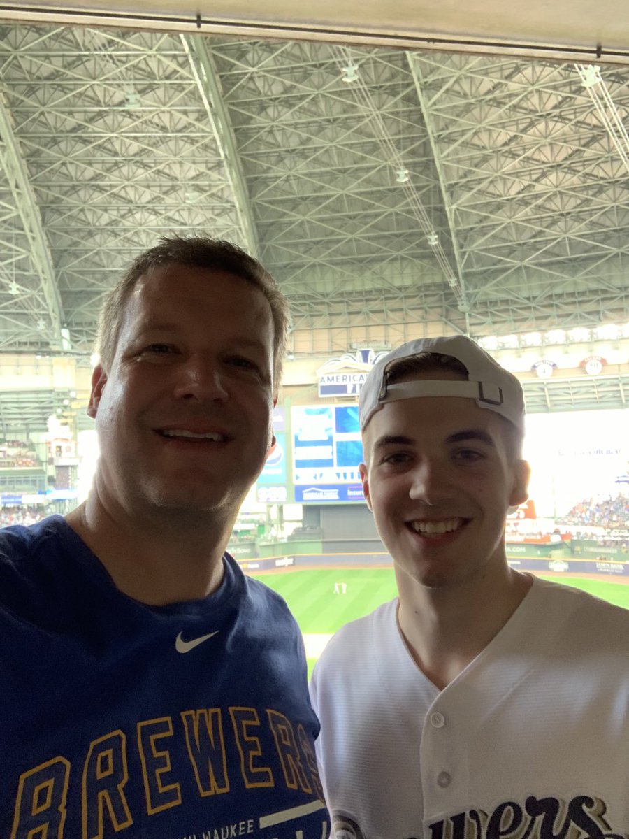 hoopz260's tweet photo. Last game this season. #thx4thememories #offtocollegesoon #saddad #extremelyprouddad https://t.co/9AgJC9l9rg