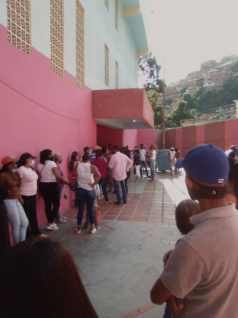 EpaMiranda_'s tweet photo. Desde todos los rincones de Miranda, la militancia activa, sin miedo, apoyando a Aurora Morales a la gobernación de Miranda.
#AuroraGobernadora

#EpaPsuv2021 #VamosConAurora #AuroraGobernadora #Porelcaminodechavez https://t.co/su0lhYRQ9o