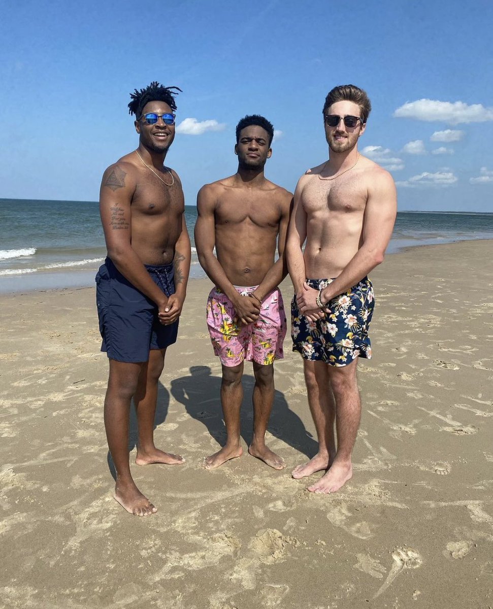 Wishing our brother <a href="/calvinwhite23/">Calvin 🏳️</a> a happy 21st birthday go crazy today brother!!🕺🤪