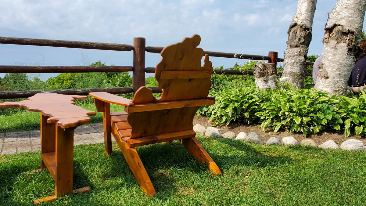 GreatLakesNorth's tweet image. What do you do when you get rained out at camp? Drive the #TunnelOfTrees to Legs Inn.