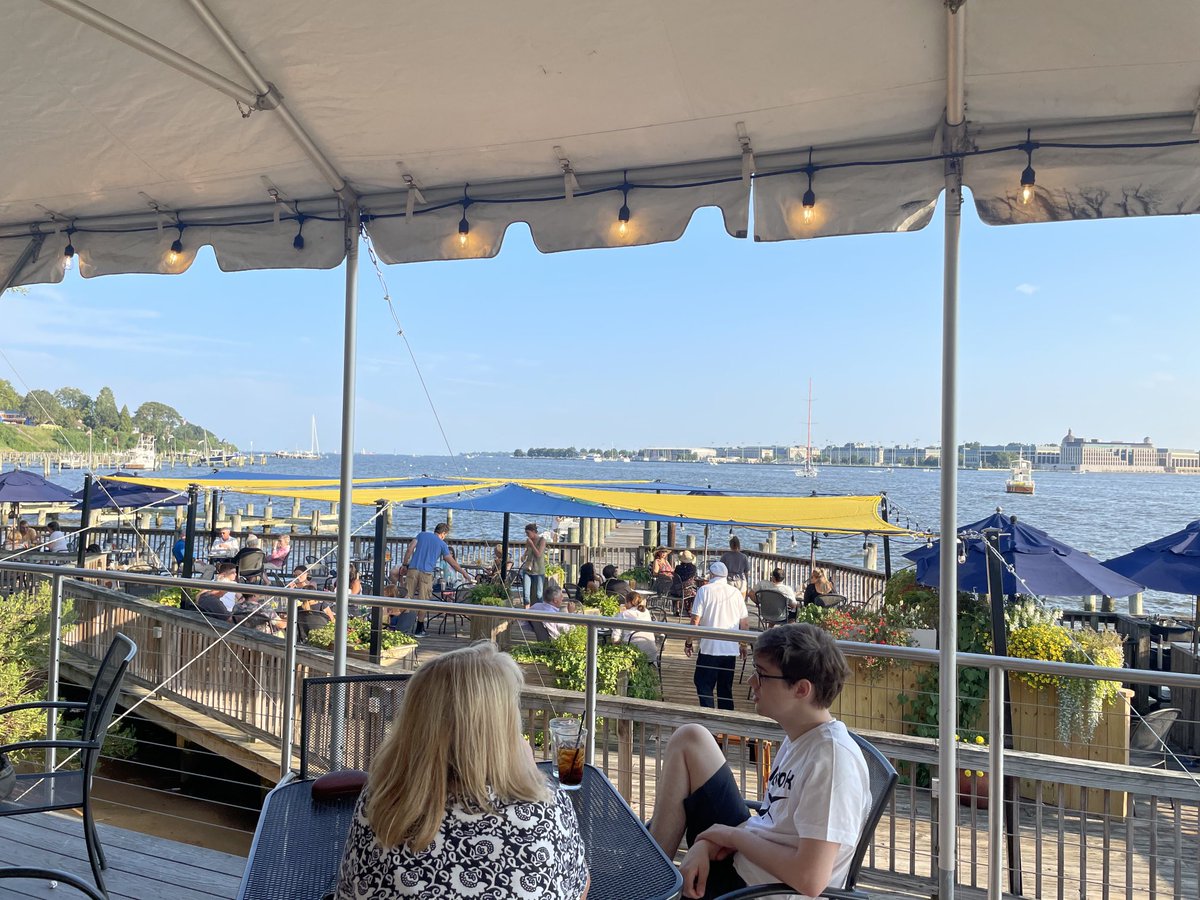 Mikehomeseller's tweet photo. Having dinner with Sue and Eric at the Severn Inn in Annapolis,MD. #severninn #annapolis https://t.co/PZe0mCABwM