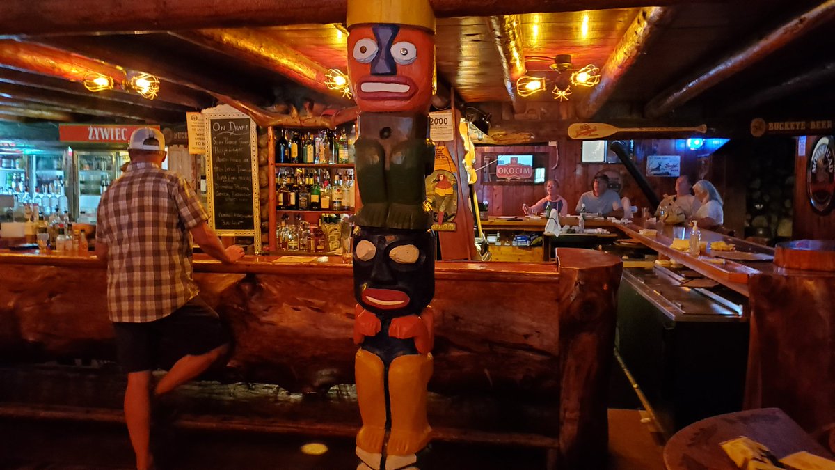 GreatLakesNorth's tweet image. What do you do when you get rained out at camp? Drive the #TunnelOfTrees to Legs Inn.