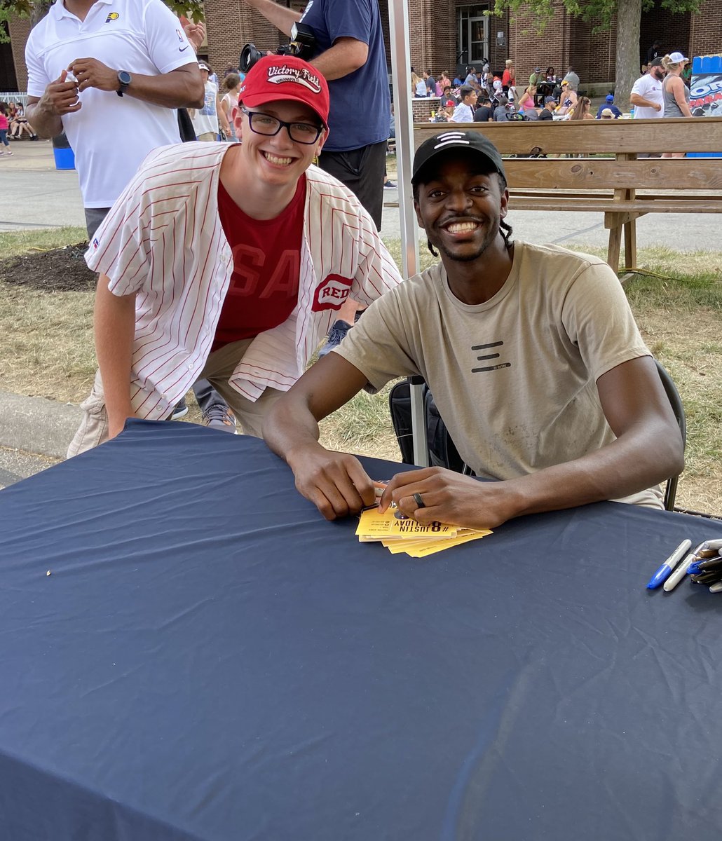 Got to meet @JustHolla7 at the State Fair!