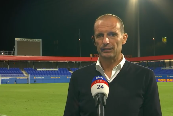 forumJuventus's tweet photo. Allegri post #BarçaJuve: "Dispiace per il risultato, ma non abbiamo fatto una brutta gara. Mercato? Vediamo se arrivano uno o due centrocampisti e tre difensori, l'importante è essere pronti per il 22" 🎙️ https://t.co/ji0Ap1GVFM https://t.co/sYAPkEP3F0