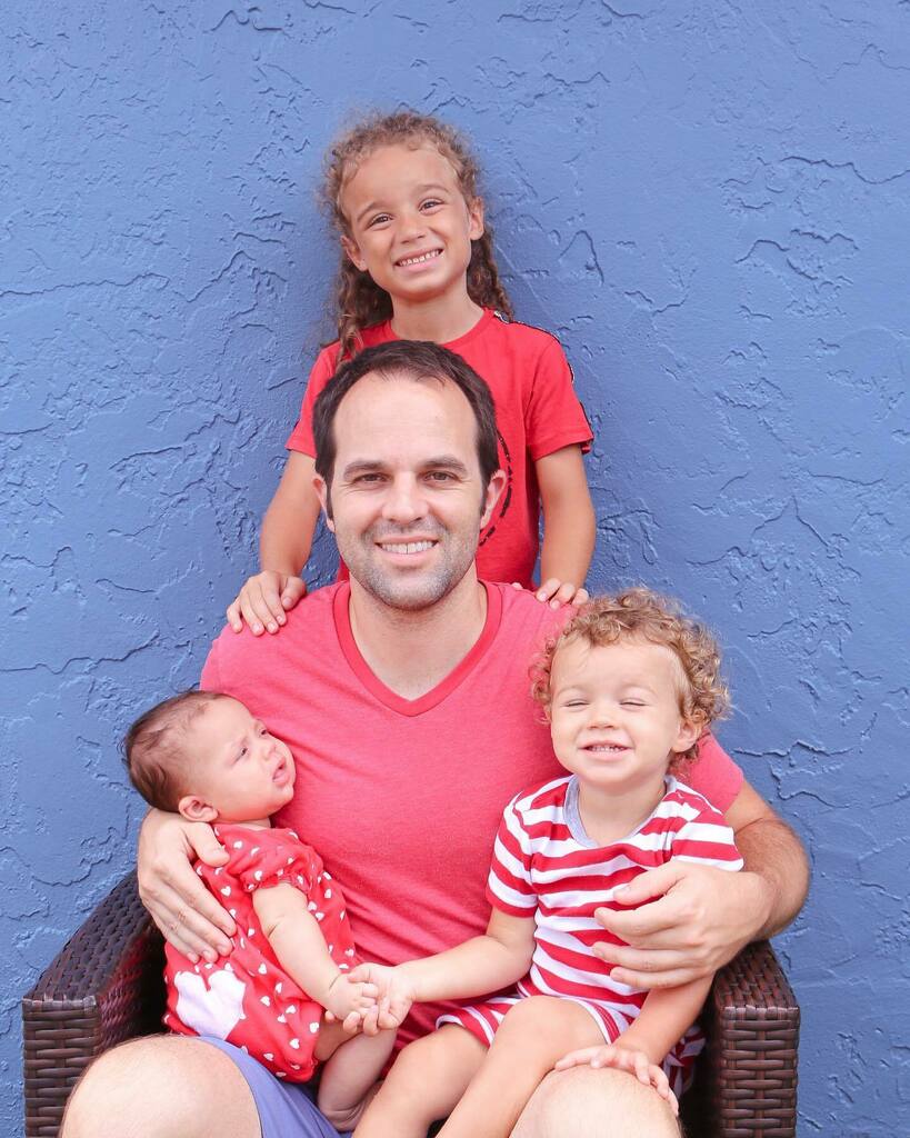 brazilicans's tweet photo. Que Pai bom vc é, babe 🙏 Tanta gratidão por ter vc em nossas vidas, é realmente um privilégio ser sua esposa e ter vc como o pai dos nossos filhos 💕

Nós te amamos mais do que vc pode imaginar. Obrigada por ser o melhor papai do mundo para os nossos … https://t.co/xRS01EyCtu https://t.co/yrVUDeEfjk