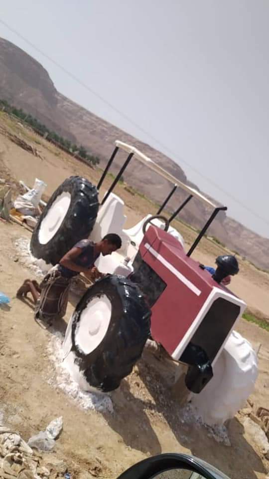 hadramot05's tweet photo. تم الانتهاء من بناء مجسم الحراثه
الزراعيه التي صممت من قبل فتره زمنيه بسيطه ابدع باصابعه الذهبيه
المبدع ابن تريم الغناء باسم سالم باضاوي
التصميم الموضح بالصوره بعد عمل لها لمسات اخرى لتضهر بشكل جميل ورائع
ابدع الفنان ابو سياف
ونتمنى له المزيد من الابداعات الاخرى

#رتويت_ابوحضرم https://t.co/vZmaHrVCS6
