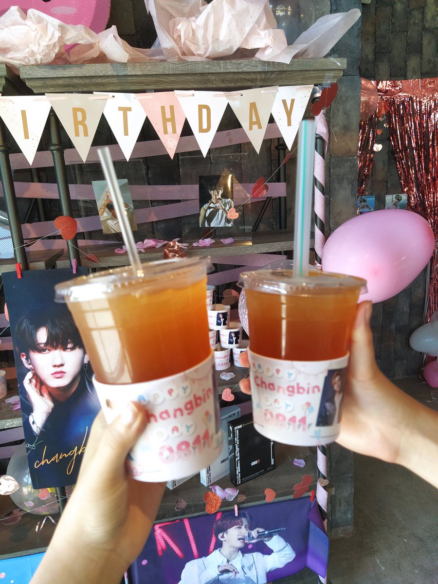 thank you @cafelovestay for hosting a changbin b-day cup sleeve event! the decorations were so cuuuteee ahh 🥺🥺💘 #LoveyDoveyChangbin