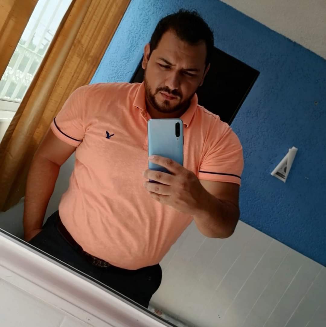 VergotasH's tweet photo. @cowboys_hot20 Yo quiero que mi padrastro me coja :( https://t.co/T9XgUlxGGe