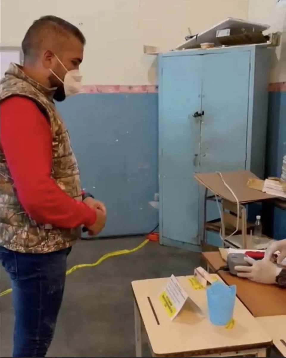 felipejorge2021's tweet photo. Seguimos escribiendo la historia de la Revolución y ustedes, el pueblo, elegirán hoy los mejores candidatos para construir un mejor mañana, marcar un antes y un después con la guía de nuestro Dios Todopoderoso, como nos enseñó Chávez ¡Venceremos!#EpaPSUV2021 @NicolasMaduro https://t.co/iQ4FGV9qWd
