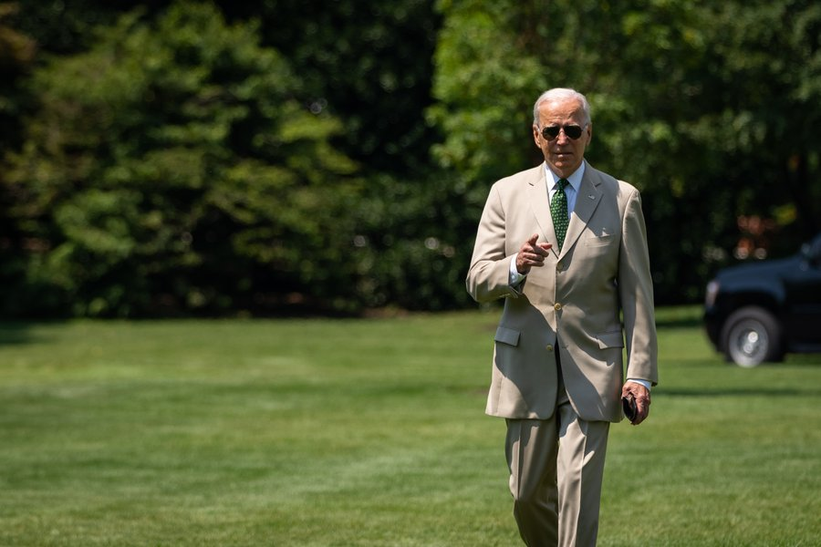 good_sweetie's tweet photo. Men of Honor...The Presidents look good. πβ€οΈ#tansuits
#PresidentJoeBiden46 #PresidentBarackObama44
2021 2014 https://t.co/NfMX77UQbn