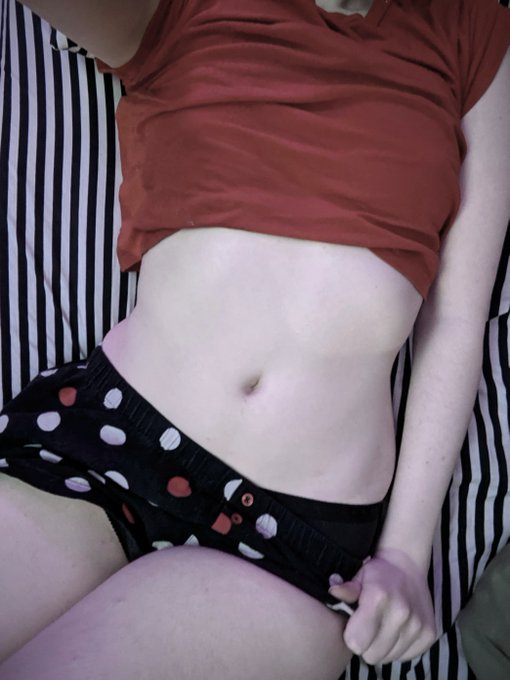 🛏️Time for🛌  ✌️l e i s u r e✌️  #hips #belly #tummy #bellybutton https://t.co/wfW42uk5MD<a href="/tag/hips"class="tags">#hips</a><a href="/tag/belly"class="tags">#belly</a><a href="/tag/tummy"class="tags">#tummy</a><a href="/tag/bellybutton"class="tags"><span>#bellybutton</span></a>