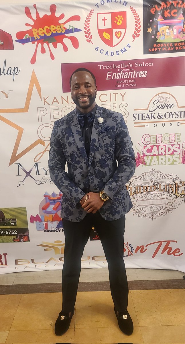 NauldtheGreat's tweet photo. "This year I'll probably go to the awards dapper down" - J. Cole

At the awards showing love and celebrating excellent in Kansas City

#KansasCity #KCPCA #Awards https://t.co/xGhGrid3lf