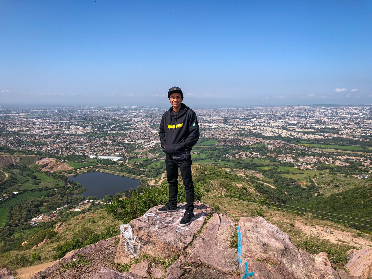 irvingAcostaRe1's tweet photo. Saludos desde las alturas 😎
#leon #cerro #leonGto https://t.co/lLvqOFdI86