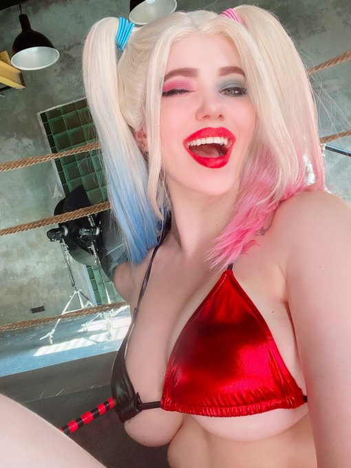 2 pic. Come hang out with me, I promise Mr. J is not going to find out, it's going to be out little tiny