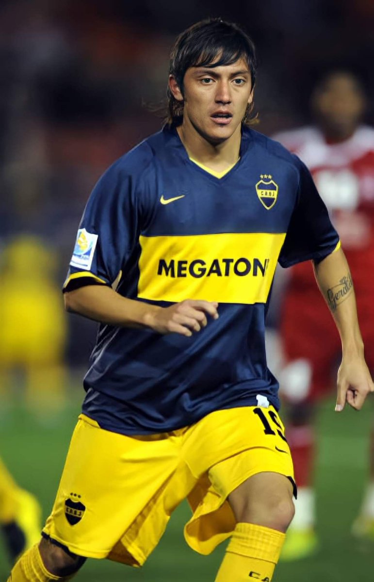 juliann_xeneize's tweet photo. 🗓️ 1986, nació #NeriCardozo.
➡️ 2004-2008.
🏟️ 187 partidos.
⚽ 26 goles.
🥇 Apertura 2005 y 2008, Clausura 2006.
🏆 Sudamericana 2004 y 2005, Recopa 2005, 2006 y 2008, Libertadores 2007. https://t.co/C1so6H6oQ6