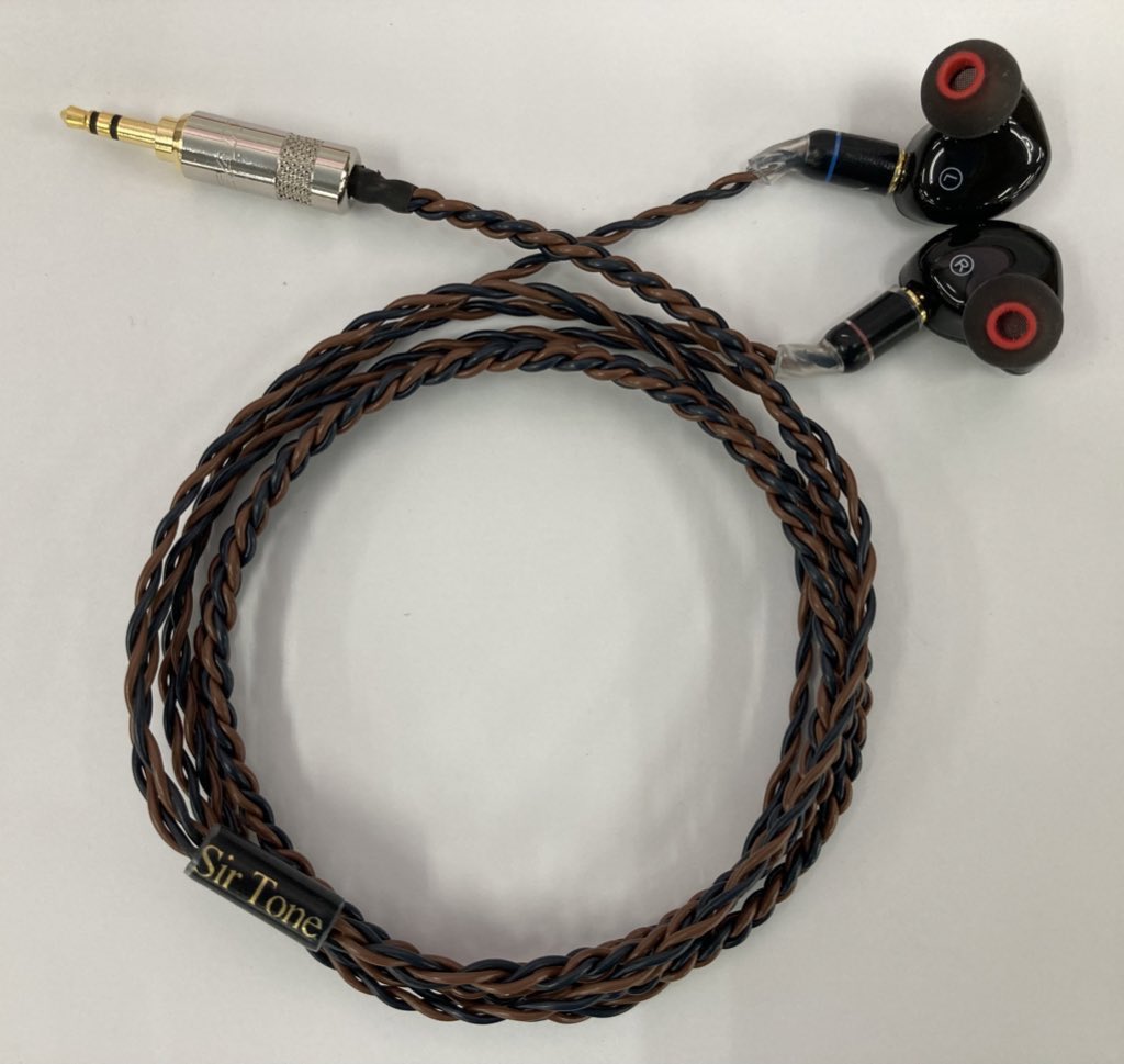 Sir_Tone_18's tweet photo. 【プレゼント追加②】

SirTone イヤホンケーブル　茶／黒
約1.2m イヤホン付きを1名様にプレゼントさせて頂きます🤗

オリジナル設計構造体と新材料による
クリアな音質が特徴です
SirTone傑作品🤗

応募方法
リツイート及びフォロー願います

締切日
8月16日（月）迄

ご応募お待ちしています https://t.co/0MSI3hEhAC