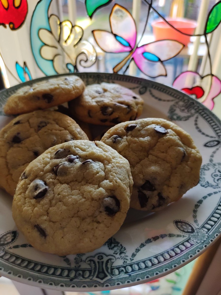 Athinxg's tweet photo. Hola! Estoy vendiendo galletitas para poder ahorrar y comprarme una batidora 🥰 Posta me ayudarían banda difundiendo con un RT y siguiendo la página! 
https://t.co/Q4810L2kYG https://t.co/PBj0nEMiCI