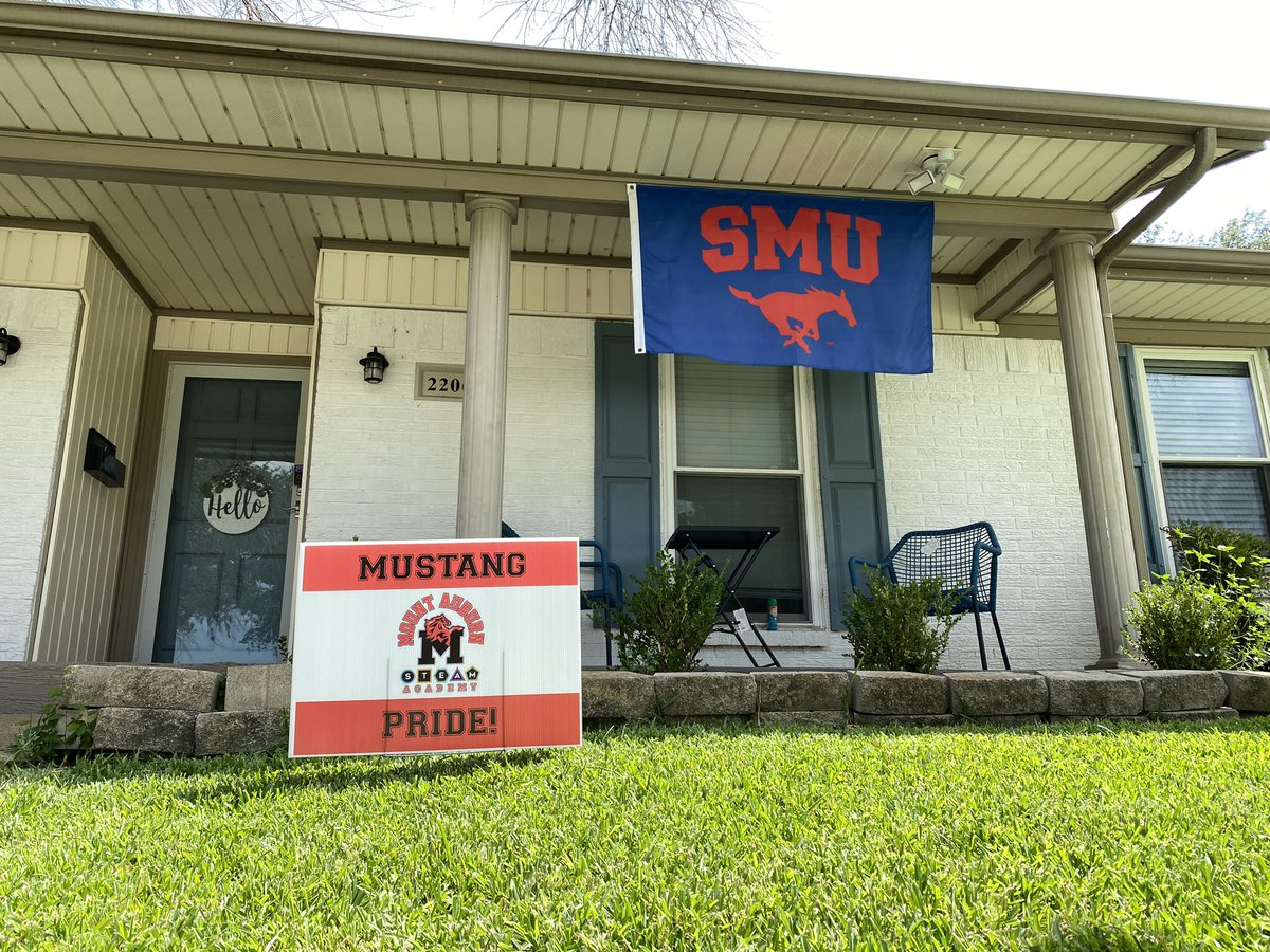 LuisJuarezTX's tweet photo. @Mount_Auburn got my yard sign put up - best looking sign on the whole block! #MustangPride https://t.co/jwuQLS8oH5