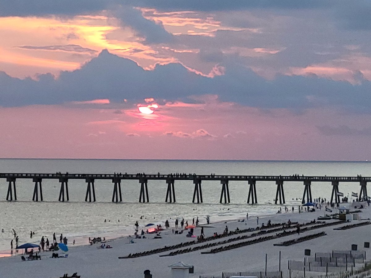 OilyRedhead's tweet photo. @spann Another Beautiful evening at Panama City Beach. https://t.co/g0iPbyxmK2