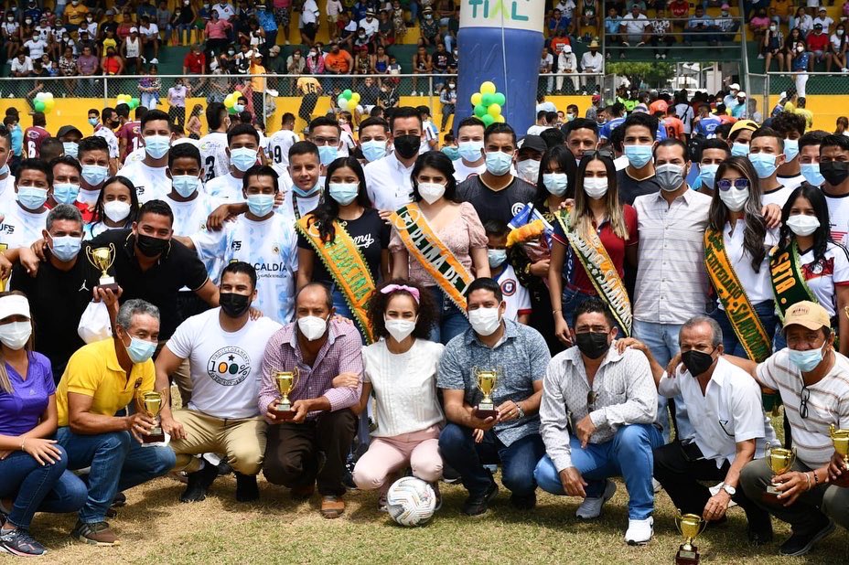 Una mañana llena de alegría fue la que vivimos hoy en la inauguración del Campeonato Senior de Fútbol “Copa Tarifa 2021” en el Estadio Fausto Reyes. Trabajando junto con la Municipalidad de Samborondón y <a href="/juanjoseyunez/">Juan José Yúnez</a> para seguir rindiéndole homenaje a nuestra querida parroquia.