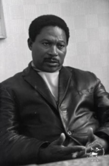 MmusiMaimane's tweet image. The heroes who died for Zimbabwe are turning in their graves. Their spirits are restless. 

No one gave their life away hoping for a evil and corrupt regime of thieves led by @edmnangagwa. They did not die for self inflicted poverty. 

The heroes of Zimbabwe have been betrayed.