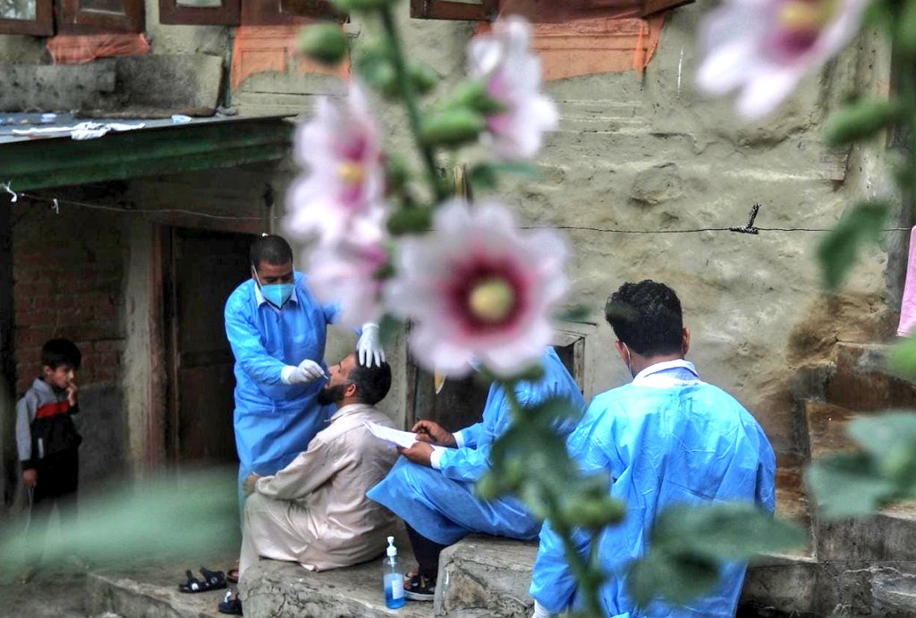 Health workers take swabs from a person at his home in Budgam.
<a href="/umeerasif/">Umer Asif</a> <a href="/tkwmag/">The Kashmir Walla</a> #COVID19